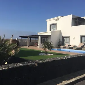Luxury 3bed With Heated Private Pool, Full Sky And Free Wifi Villa Playa Blanca (Lanzarote)